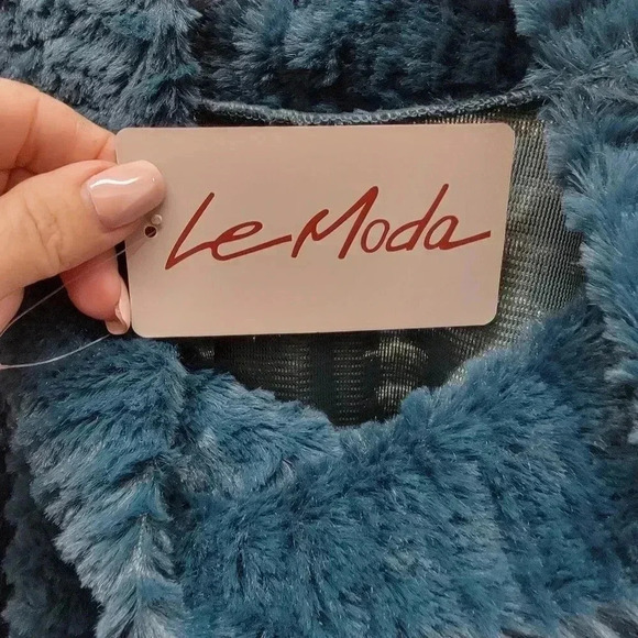 LeModa Green Faux Fur Cowl Neck Cape - Picture 5 of 5